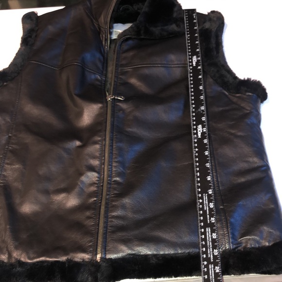 Telluride Collection Co 
Size XL black leather fur lined vest - Picture 12 of 13